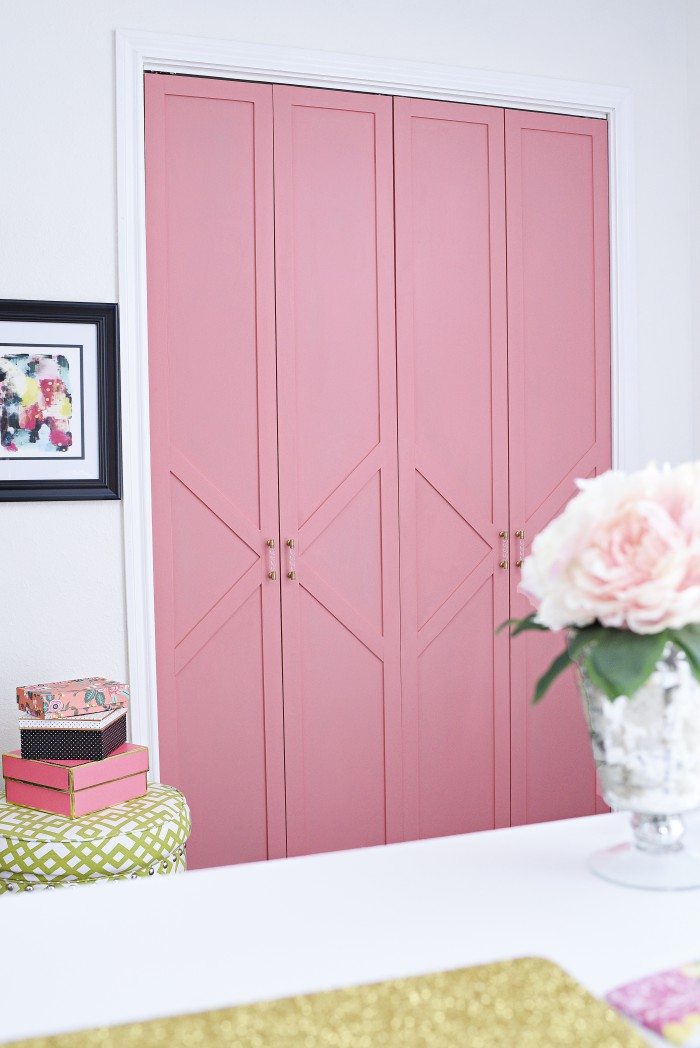 porte texturée colorée de rose 